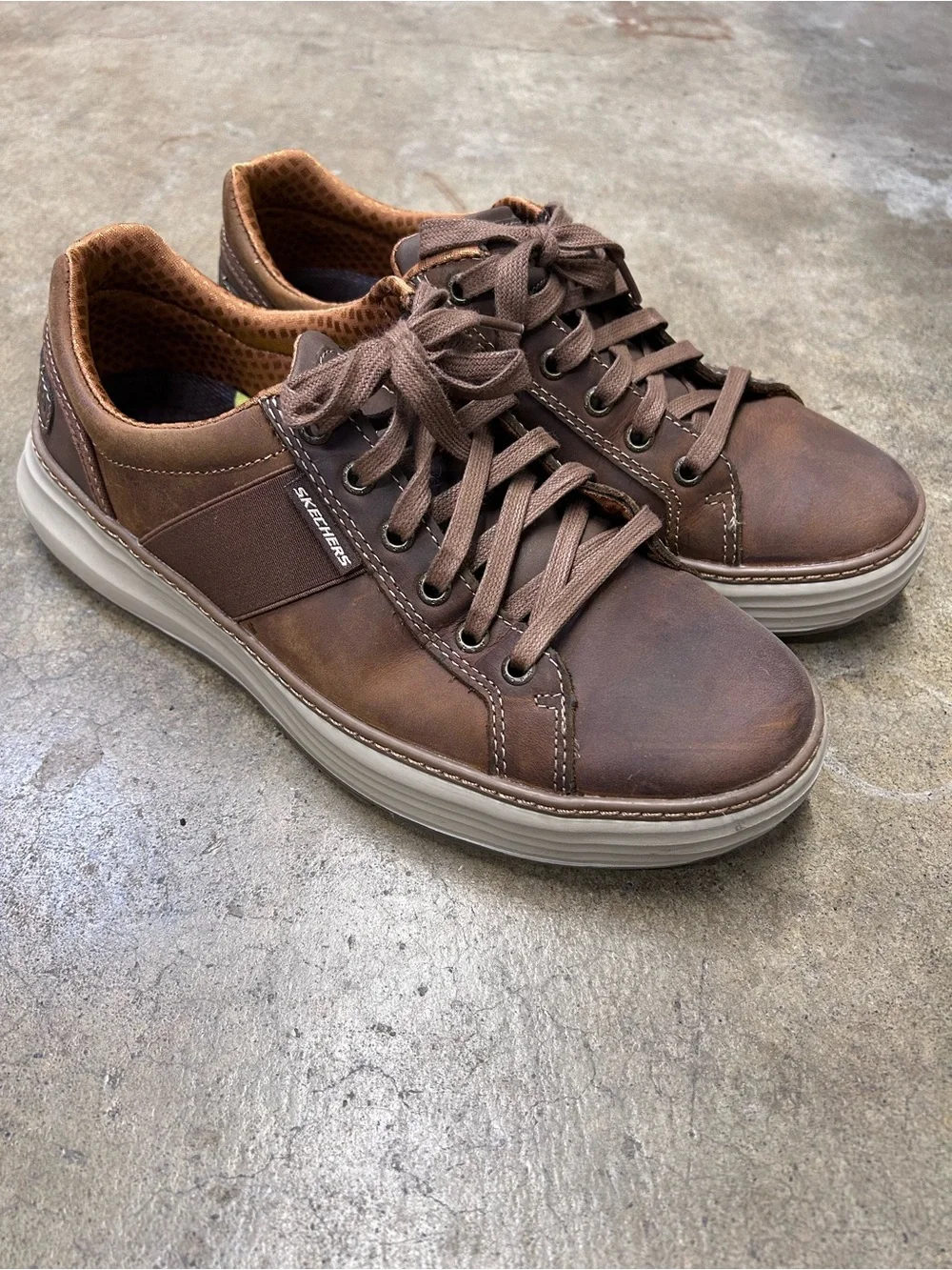 Men’s Sketchers Low-Top Leather Lace-Up Sneakers